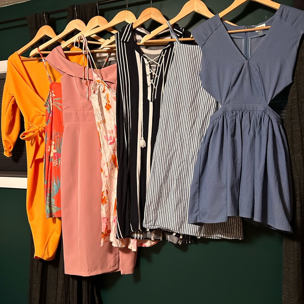 Lot of 7 Size Small Dresses – Perfect for Vacation!